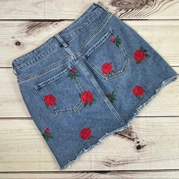PacSun Denim Jean Mini Skirt Roses Embellished 0/2 - Picture 7 of 10